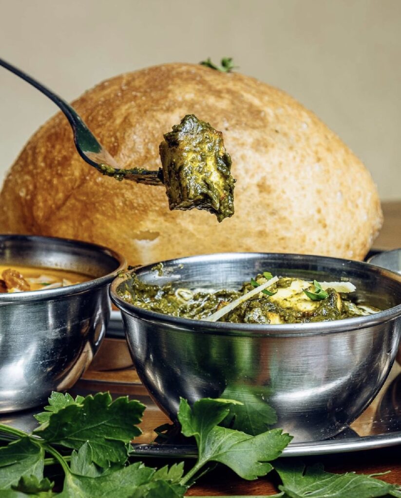 Frisch zubereitete indische Gerichte im Khushi Berlin