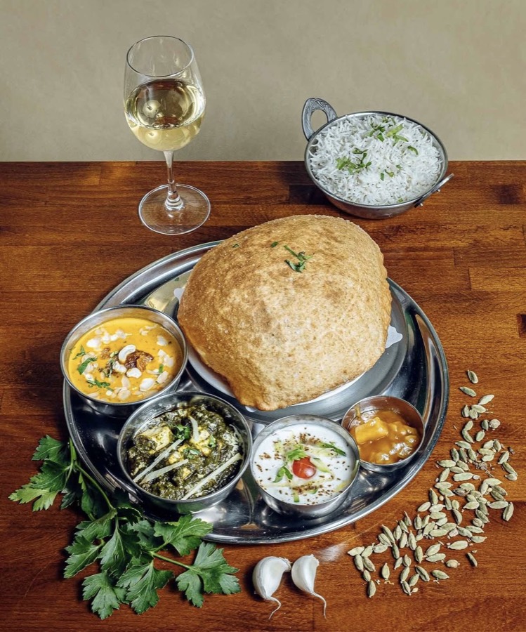 Vegetarische Yogi Thali im Khushi Berlin